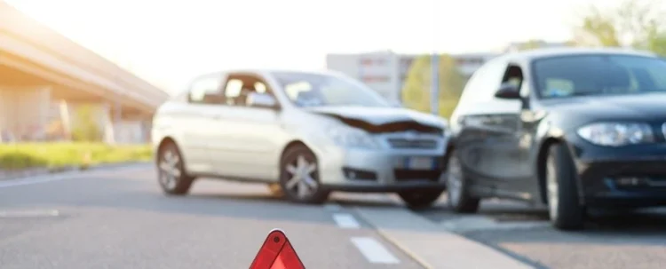 Wypadek samochodem służbowym – mytracko.pl